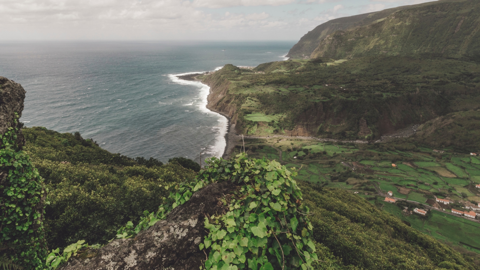 Instalação do cabo submarino para as Flores e Corvo (Atualização)