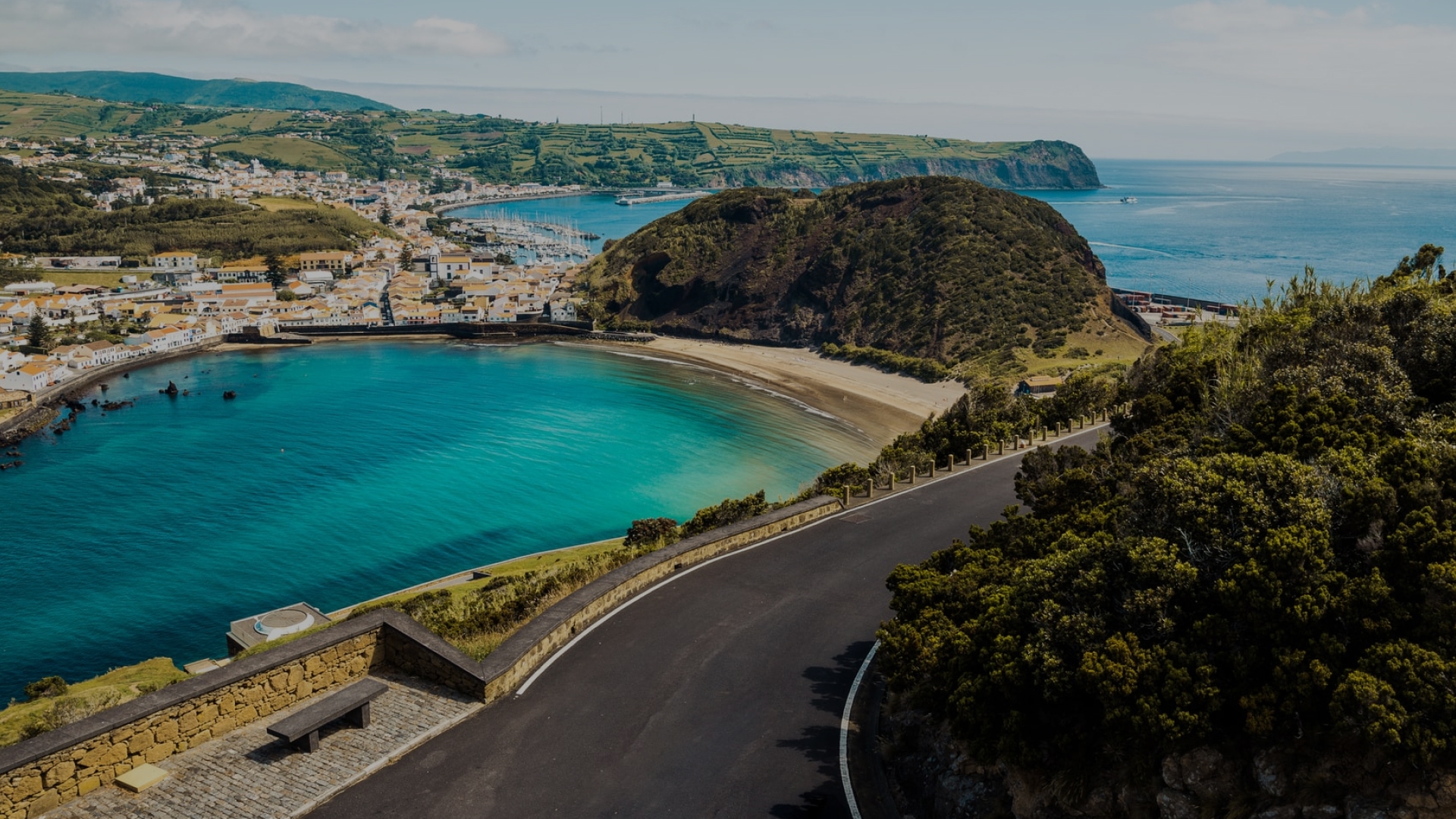 Concluiu-se ontem a instalação dos três segmentos do cabo submarino para as Flores e Corvo e deu-se início aos testes do sistema na sua globalidade