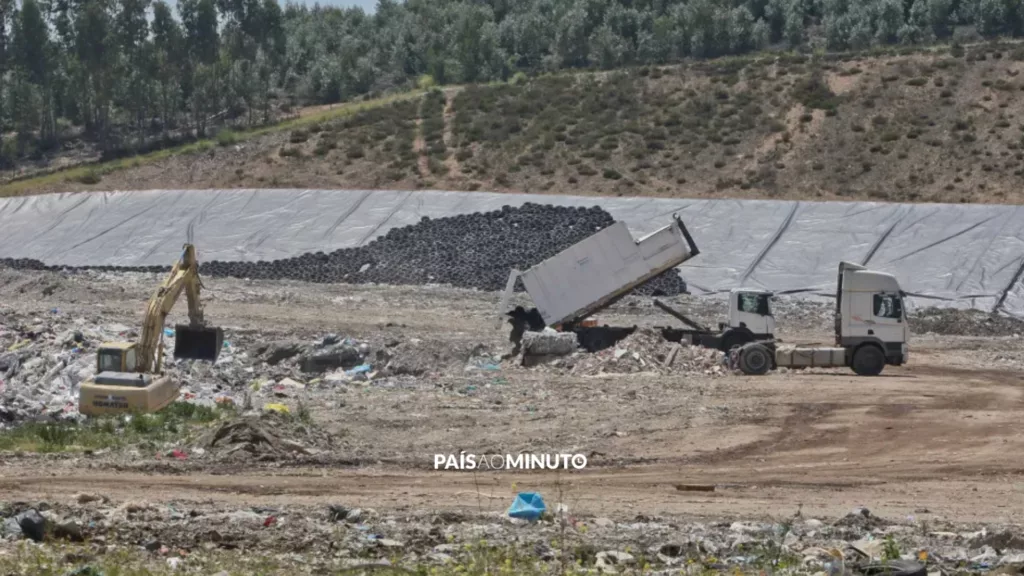 Toneladas de resíduos acabam em aterros